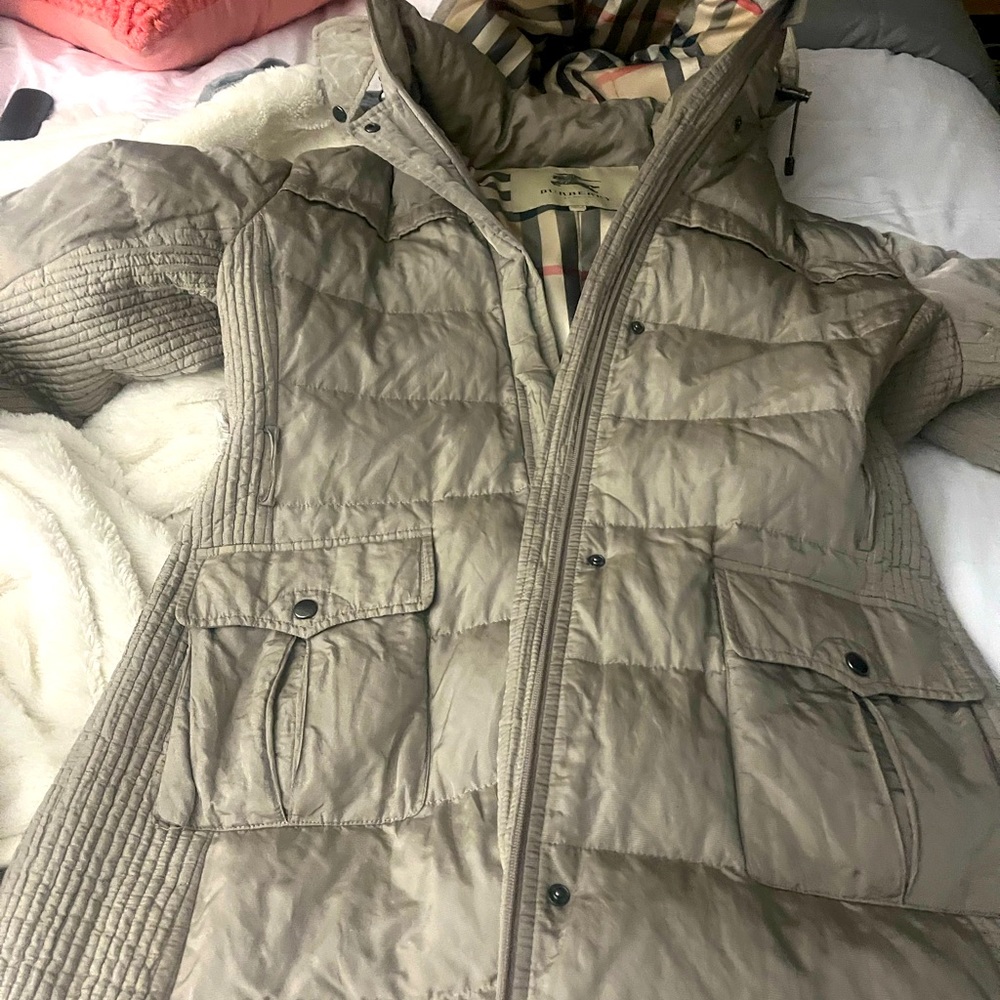 Authentic Burberry, puffer coat size extra large vguc